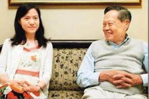 杨振宁遗产分配公开,遭网友怒斥,翁帆坚持13年到底图什么?