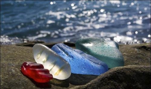 玻璃沙滩为什么这么美，这绝美的玻璃海滩咋来的？