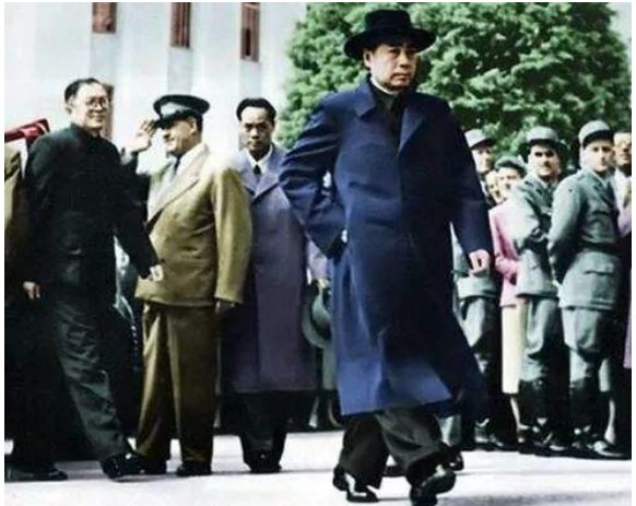 另起炉灶、打扫干净屋子再请客、一边倒各是什么意思