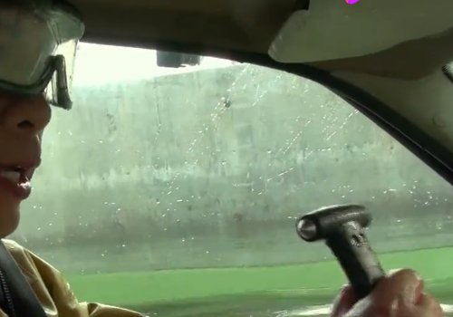 为什么汽车被水淹了车门会打不开?