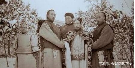 大太监李莲英如何伺候慈禧太后洗澡呢？