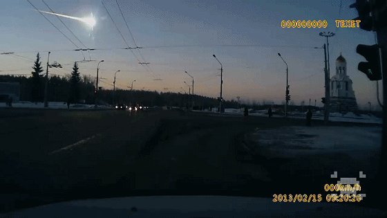 UFO追上、撞击凌空爆炸！2013年俄罗斯陨石事件到底是什么情况？