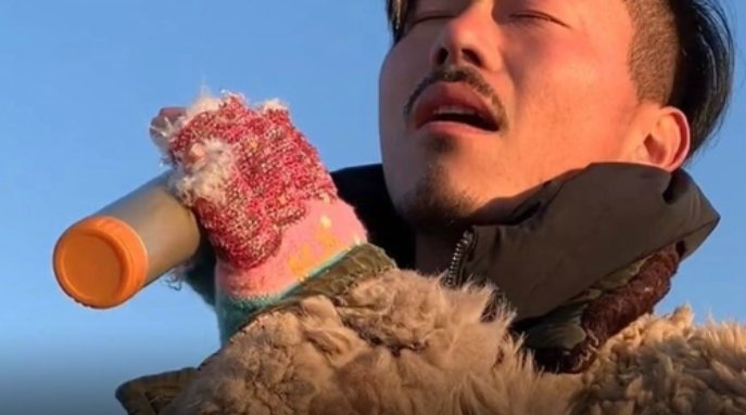 歌词有:多年以后我们还能不能活着，是什么歌曲名字啊？