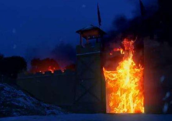 火烧草料场的简介，100字左右