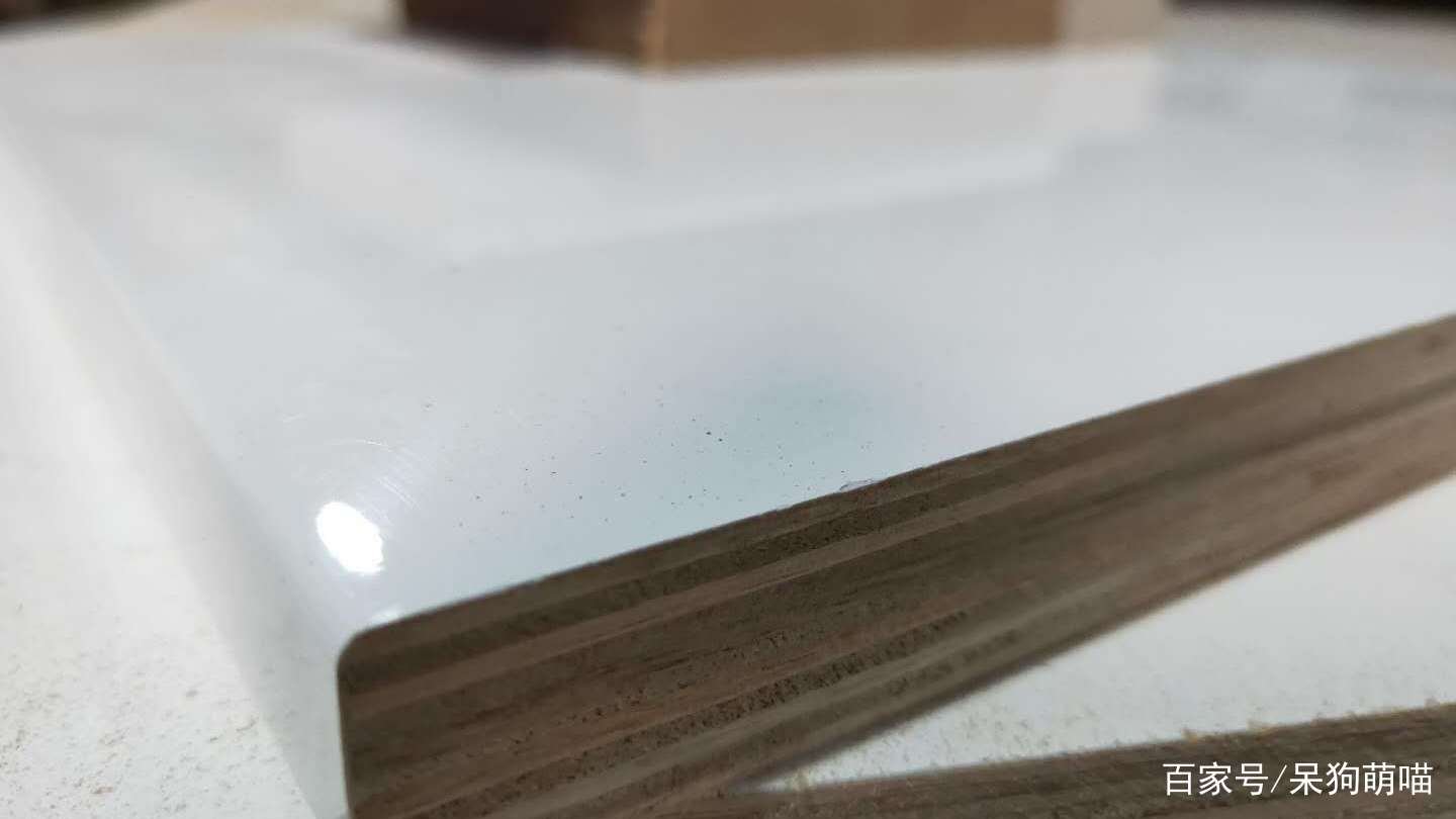 房屋装修是一件比较麻烦的问题，烤漆板多少钱一个平方?