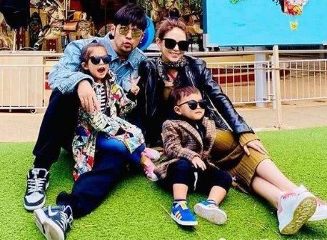 周杰伦晒一家四口合照庆祝新年，你期待周杰伦出新专辑吗？