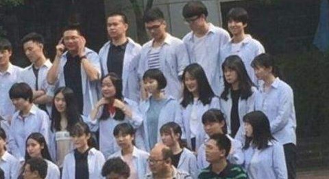 王俊凯高中是在哪个学校毕业的？