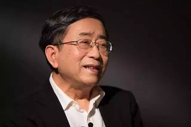 余秋雨 我在等你散文赏析