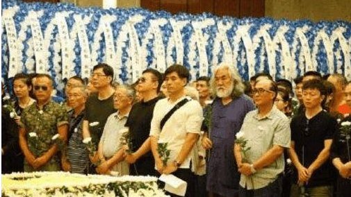 计春华追悼会哪些明星到场送别?