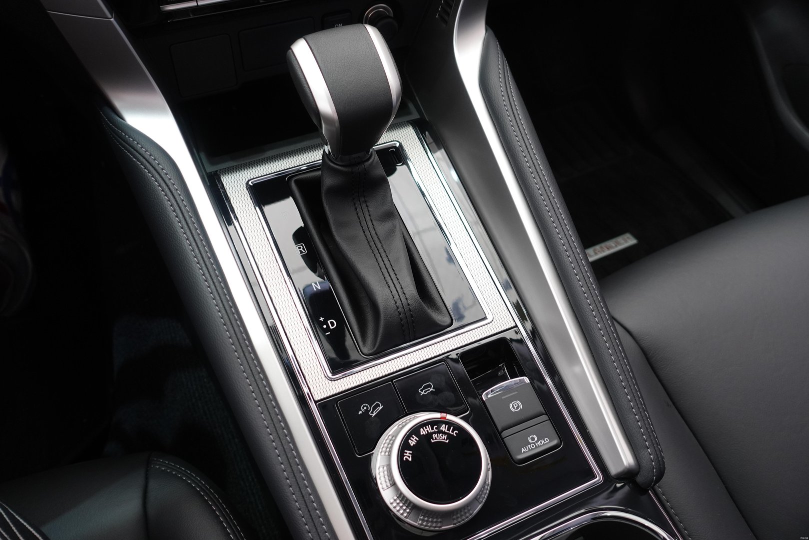 西安本地到店实拍：不到30万最硬派的越野车-三菱帕杰罗·劲畅