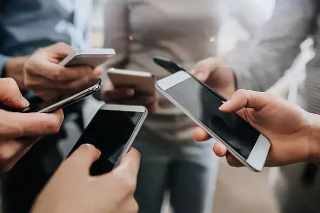 关于在手机使用中保密要求不正确的是( )。