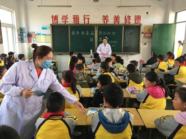 河北辛集一小学有13名学生感染,他们是如何被感染的?