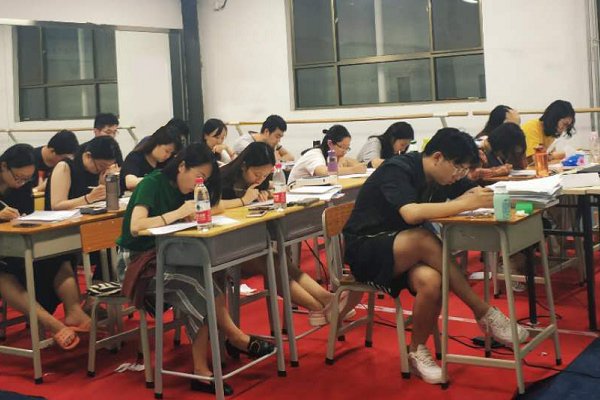 英语六级选段落技巧