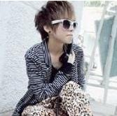 求豹纹男头，要和我媳妇配，认识她那么久没见她换过头像，我想她应该很喜欢那个头像，不想她换