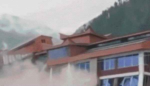 巴基斯坦石坝开闸泄洪似电影特效，场面有多震撼？