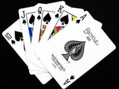 一副牌两个人怎样玩？