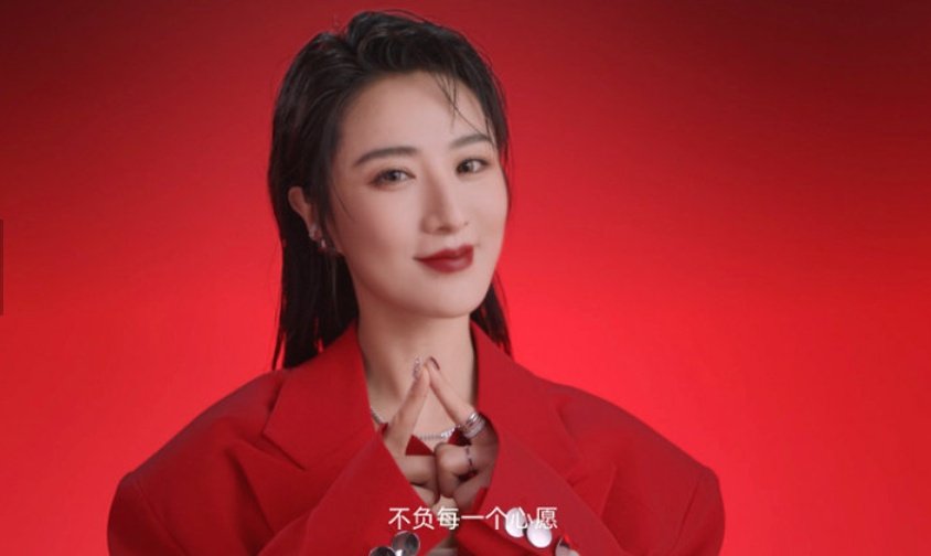 业内人士称薇娅团队一天最多或赚超8亿，是谁成就了她？