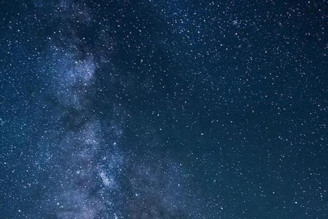 天上的点点繁星像什么？