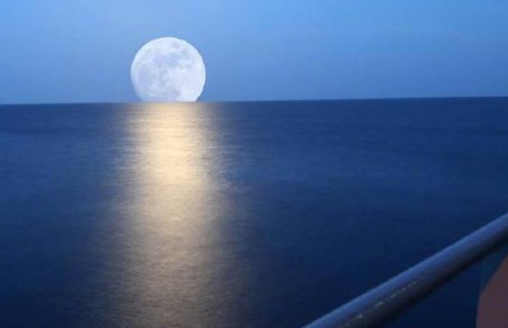 海军护航官兵在亚丁湾拍摄的月亮有多美?
