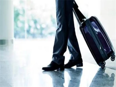 女朋友经常出差怎么办？