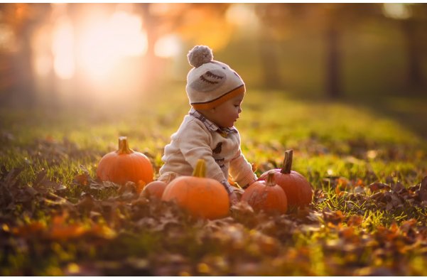 宝宝把腿抬起来靠墙上就不疼了