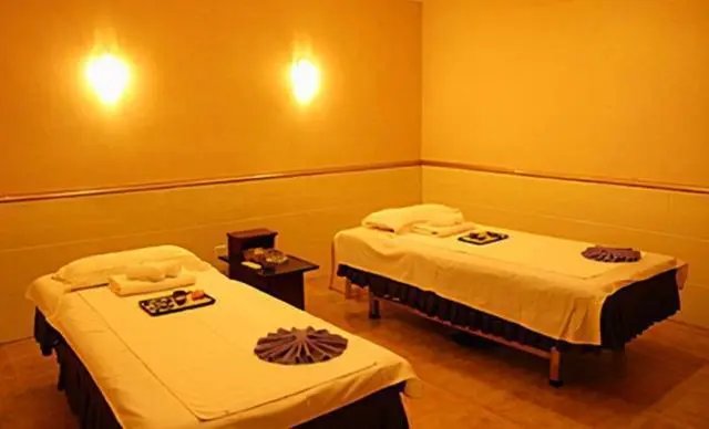 阿姨在足浴店一年消费近300万，店长被判了！店长行为违反了哪些行为？