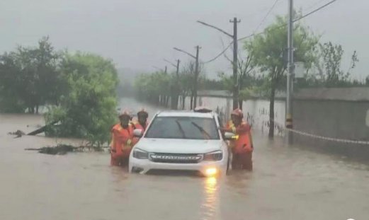 北京巨型雨幕从天而降，哪些地方已出现积水倒灌？