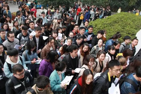 公务员考试准考证号怎么查