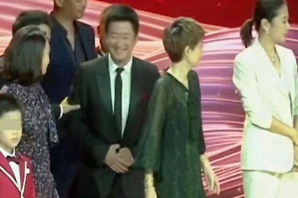 马伊琍和管虎有一子 怪不得出轨原谅文章