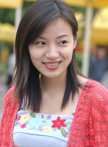 南方卫视中的<今日一线>的女主持人叫什么名字呢？长得好漂亮啊