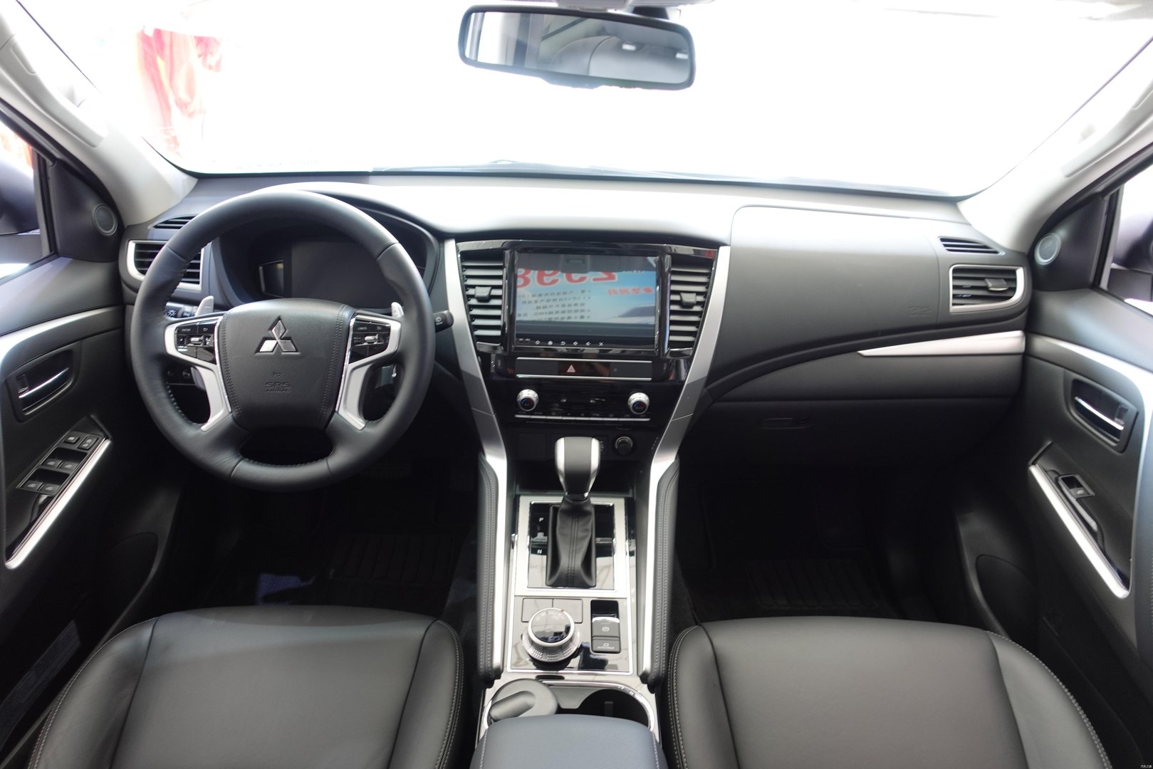 西安本地到店实拍：不到30万最硬派的越野车-三菱帕杰罗·劲畅