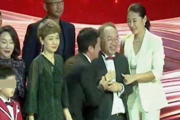 马伊琍和管虎有一子 怪不得出轨原谅文章