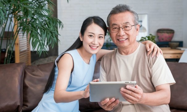 离婚的女儿再回家跟父母一起住,还合适吗?