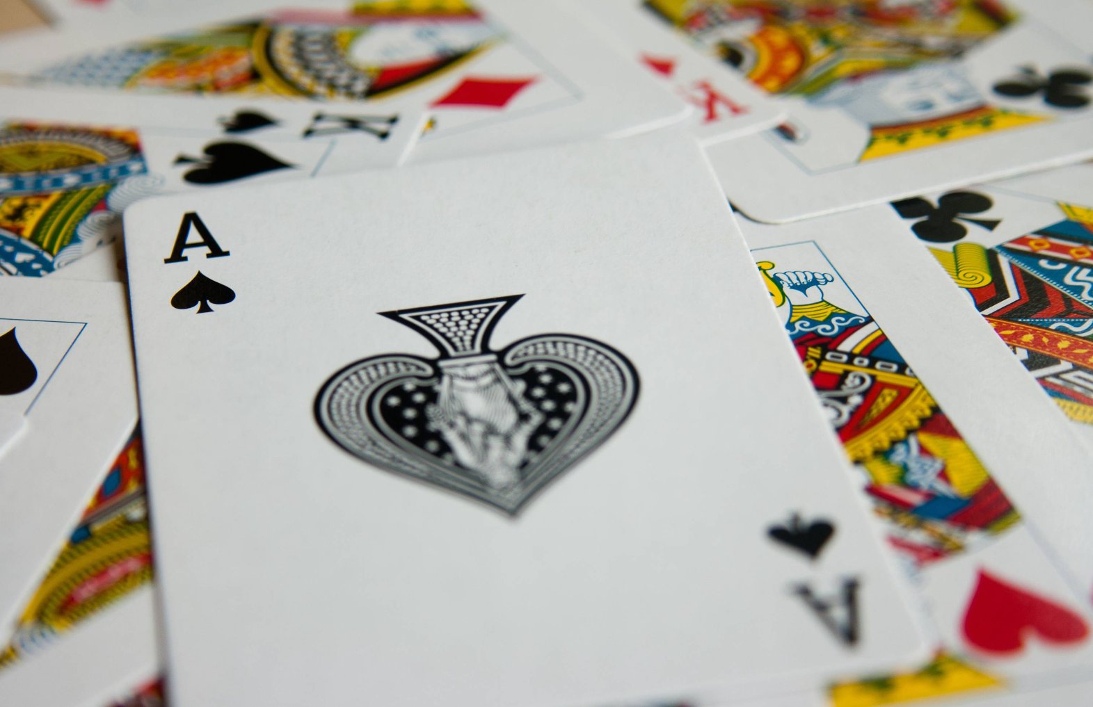 美国双人床上扑克怎么玩的？