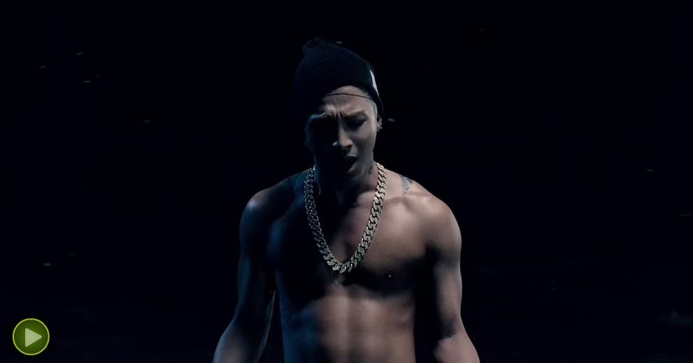 韩国mv,是黑色背景，只有一个男生在唱歌没有穿上衣，敢问大神是哪首