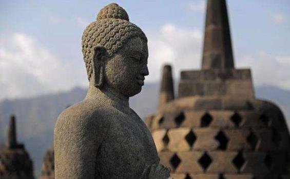 前世的五百次回眸，才能换今生的一次相遇。