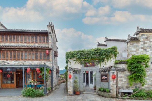 青堂瓦舍指什么动物