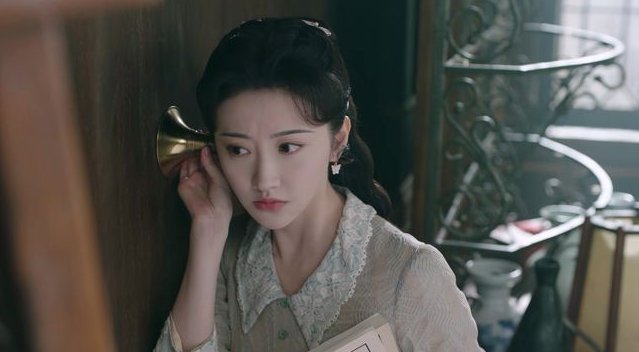 网友称景甜把欲擒故纵玩明白了,她在《流光之城》中饰演的冯世真有多绝?