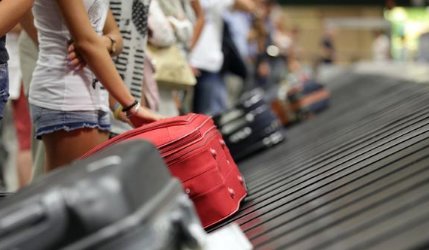 桂城男子清理车库意外翻出17万现金，这到底是谁藏的