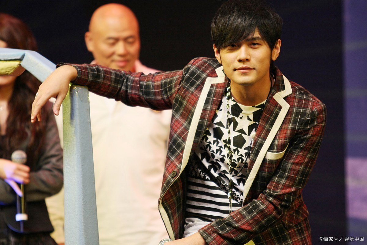 周杰伦方回应曲目泄露，称请以公司官宣为准，究竟是谁泄漏的？