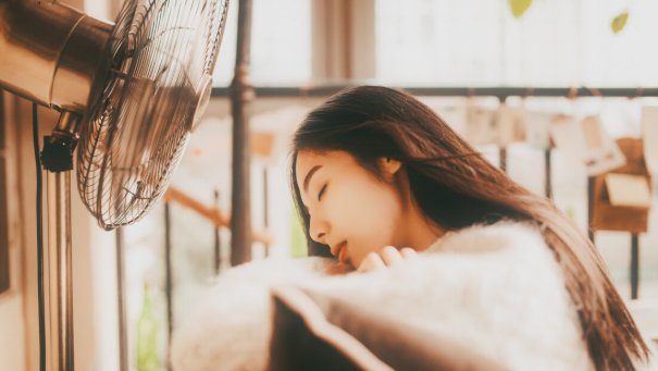 离婚的女儿再回家跟父母一起住,还合适吗?