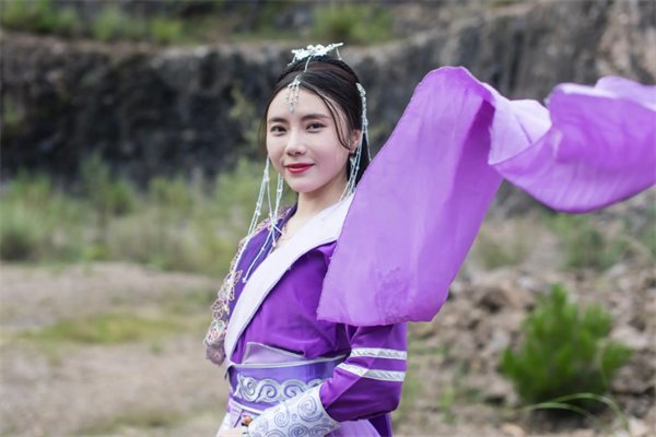 沈阳一名校毕业姑娘不当白领当群演，这位姑娘为何会选择这份职业？