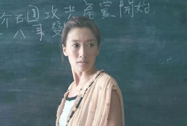 猛鬼爱情故事的(课室)在讲什么?我根本看不到,第二个我就看懂了