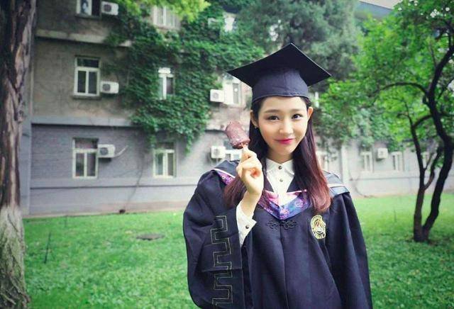 我是大二的女生，该怎么样度过我的大学生活