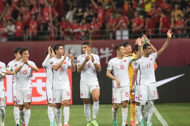 人民网热评：冯潇霆们不能太玻璃心，他们该反思什么？