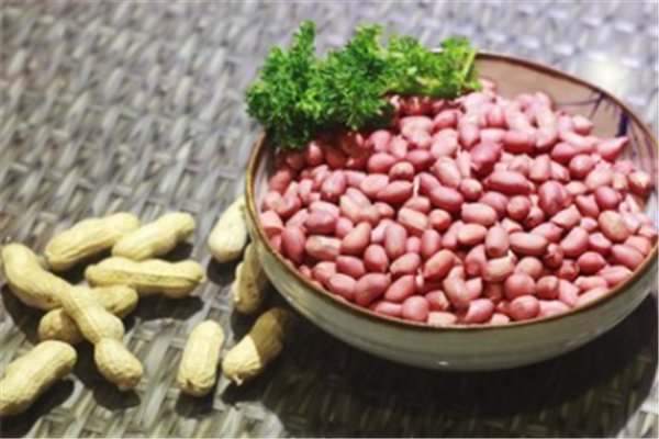 山西村民给书记硬塞一把花生，你怎么看？