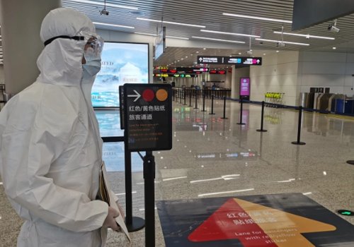 广州白云机场实行临时管控，主要实施了哪些管控措施？