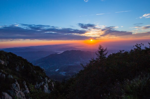 父子俩登泰山打三个数字