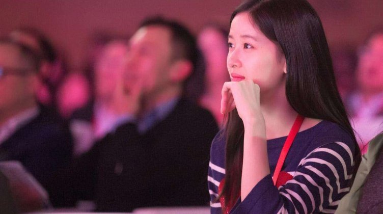 刘强东没想到，章泽天下了好大一盘棋，她究竟是傻白甜还是大女主？