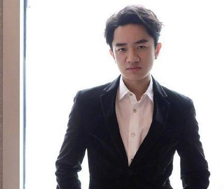 牵线芒果台与TVB合作,除了艺人的身份外,王祖蓝还有哪些隐藏身份?